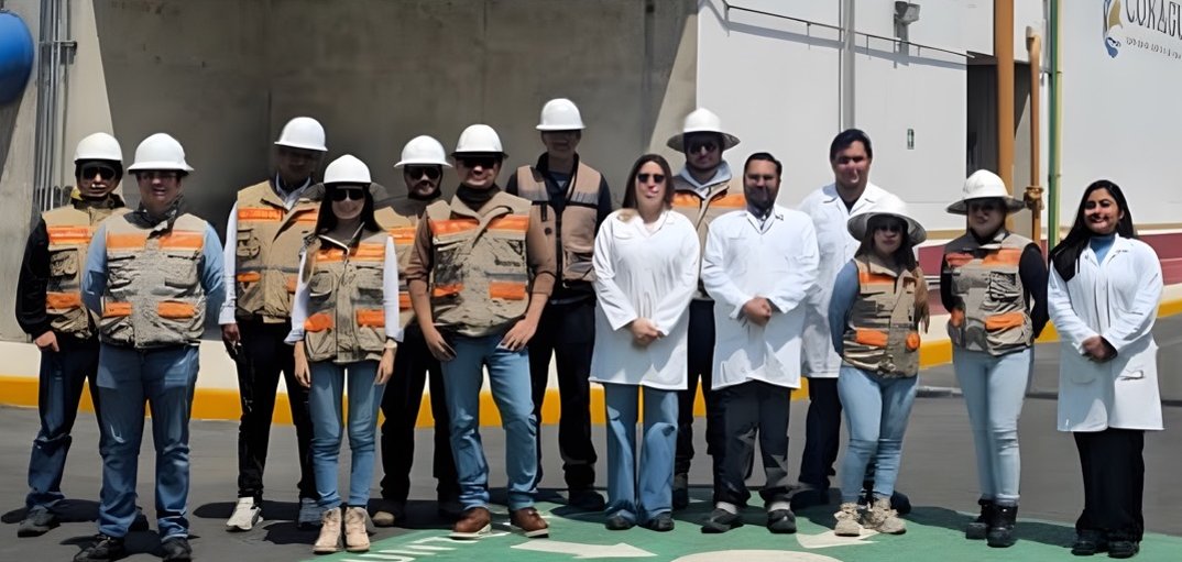 Equipo de LATINO Infra en una planta construida por el grupo